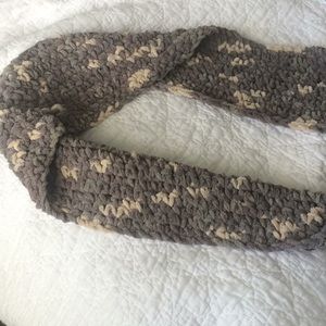 CLEAR OUT!! 🍂 NWT Handmade Grey Infinity Scarf